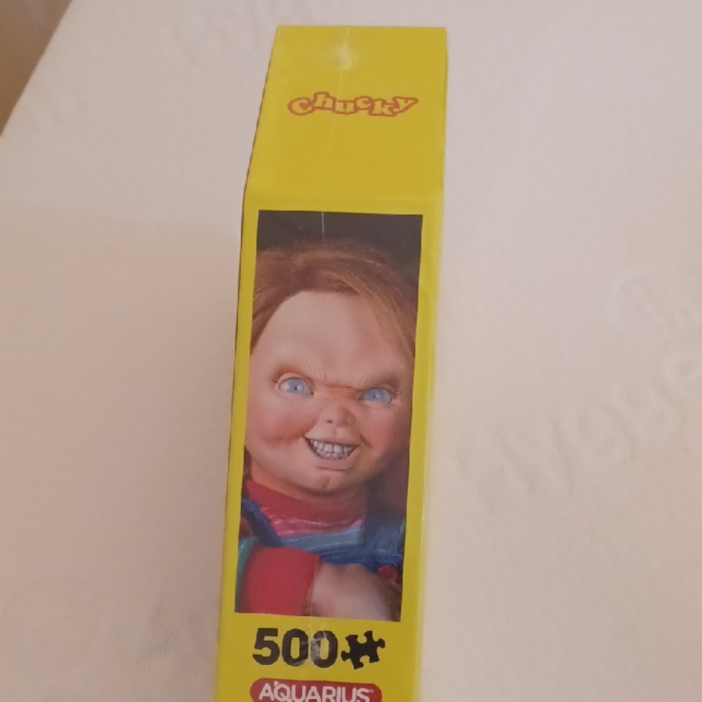 Chucky 500-Piece Puzzle in Blue and Yellow - Picture 2 of 4